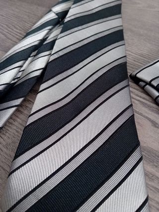 Corbata y pañuelo