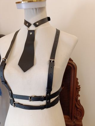 Harness body pettorina cravatta pelle punk emo top
