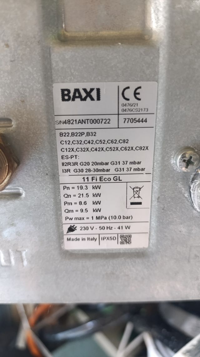 Dos calentadores de gas butano/propano