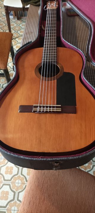 Guitarra antigua 1925 de Ciprés maciza