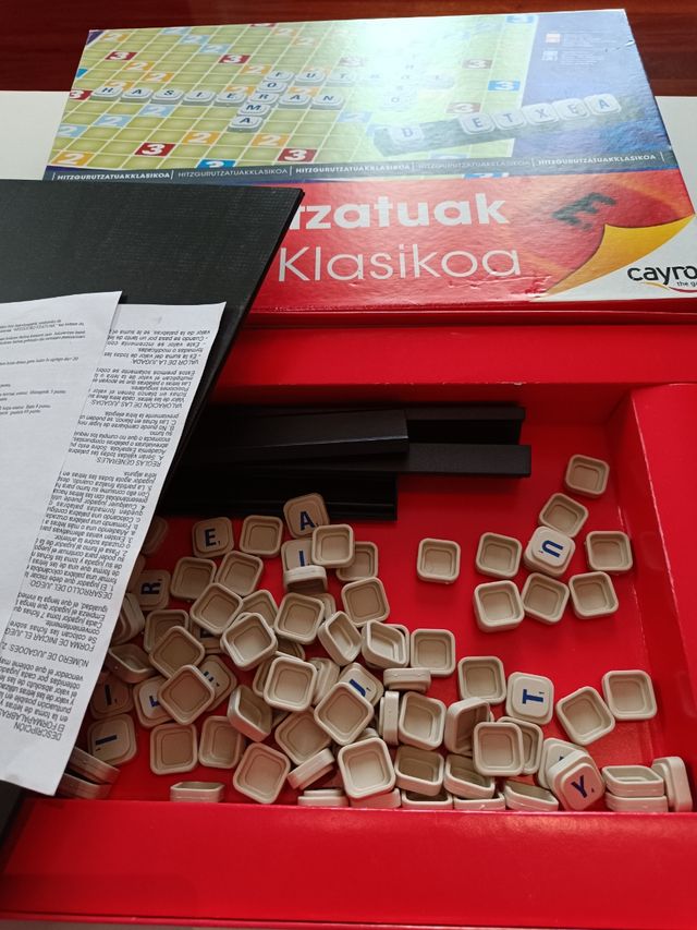 Hitz gurutzatuak jolasa