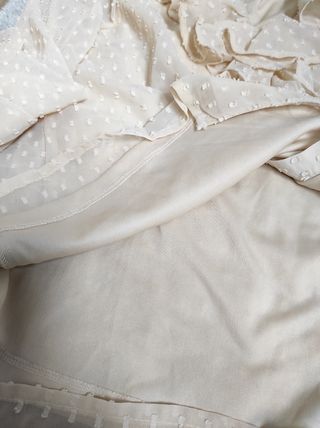 Blusa volantes beige