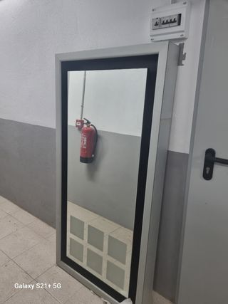 2 Espejos y 2 cajoneras de Barbería o peluqueria.