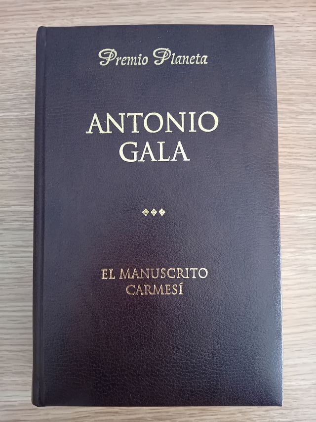 EL MANUSCRITO CARMESÍ