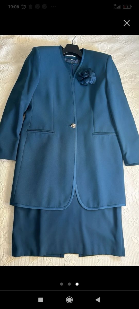 TRAJE CON VESTIDO DE SEÑORA