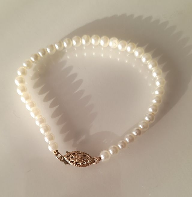 Pulsera perlas naturales .