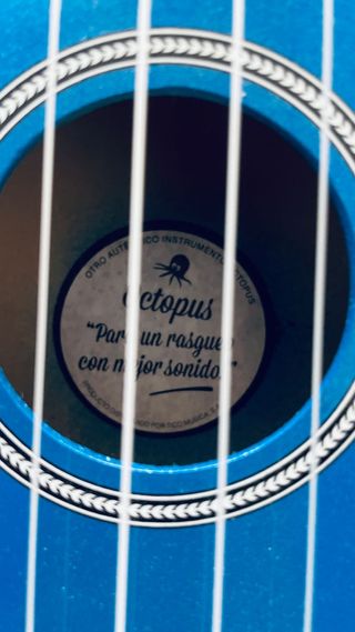 Ukelele azul marca Octopus