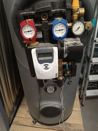 Grupo calentamiento agua solar