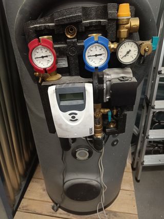 Grupo calentamiento agua solar