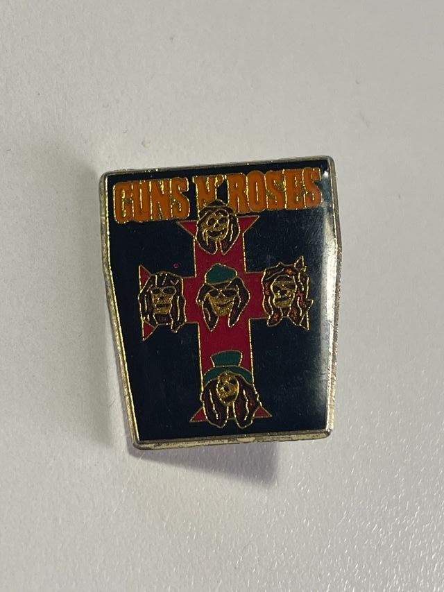 Lote de 9 pins vintage – Rock, Metal y Cultura Pop