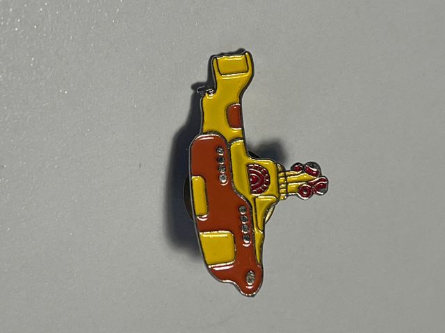 Lote de 9 pins vintage – Rock, Metal y Cultura Pop