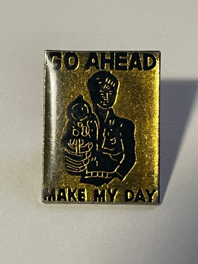 Lote de 9 pins vintage – Rock, Metal y Cultura Pop