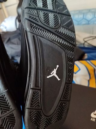 Jordan 4 black