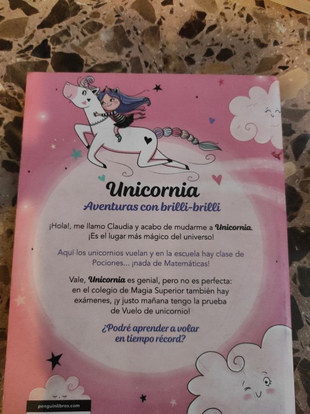Un lío con brilli-brilli / A Mess with Brilli-Brilli (UNICORNIA) (Spanish Edition)
