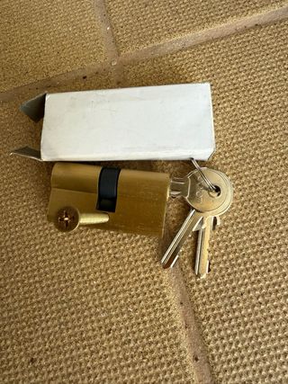 Bombillo de cerradura BATON