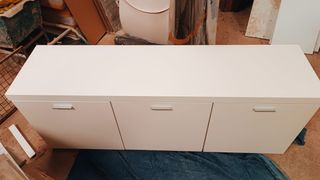 Mueble de diseño para comedor o habitación.
