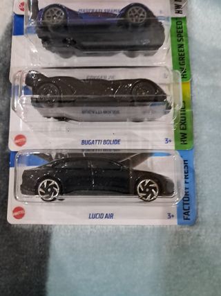4 Hot wheels 