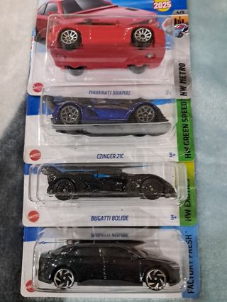 4 Hot wheels 