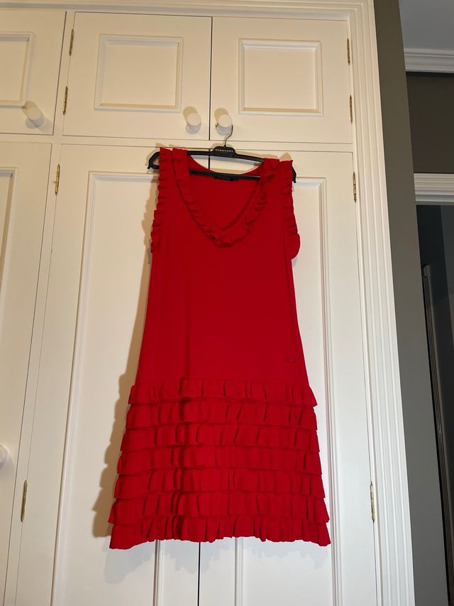 Vestido rojo con volantes de Pedro del Hierro