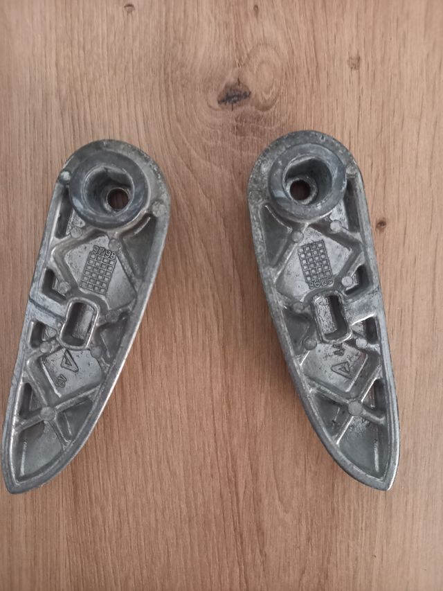 Pareja estriberas traseras Piaggio Liberty 125