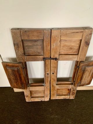 Antigua ventana de madera.