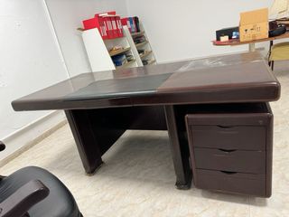 Mesa escritorio o despacho madera maciza.