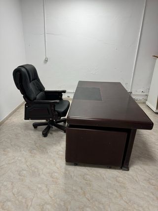 Mesa escritorio o despacho madera maciza.