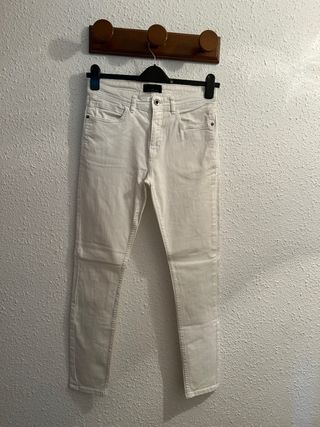 *Pantalón vaquero blanco talla 40 Lefties