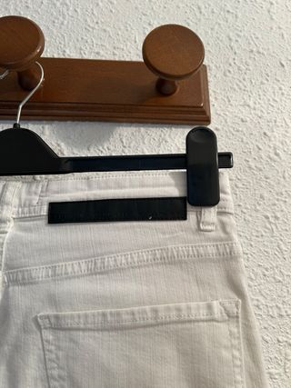 *Pantalón vaquero blanco talla 40 Lefties