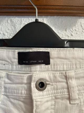 *Pantalón vaquero blanco talla 40 Lefties