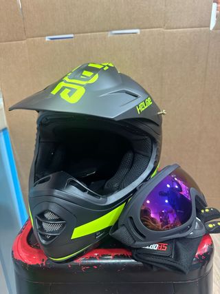 Casco de motociclista juvenil