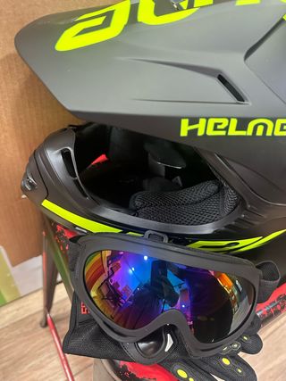Casco de motociclista juvenil