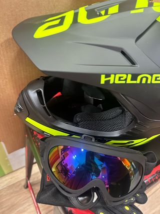 Casco de motociclista juvenil