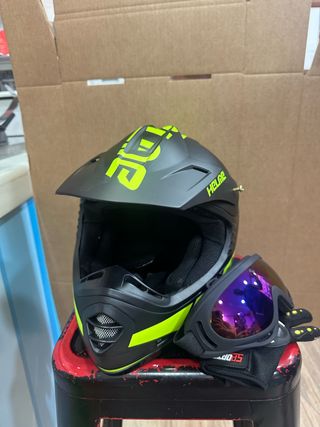 Casco de motociclista juvenil