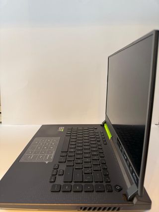 Laptop da gioco ASUS ROG Strix G15 G513RM-HQ166 — Ryzen 9, RTX 3070 Ti, 32 GB di RAM, SSD da 1 TB, Windows 11