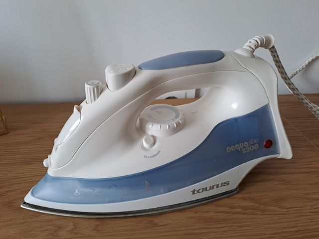 Plancha Taurus Acqua Plus 2200