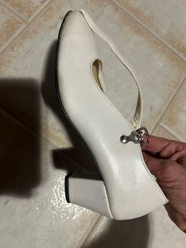 Zapatos de flamenca blancos