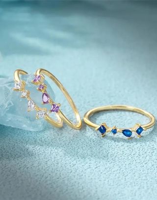 Anillo fino de plata con circonitas talla 11