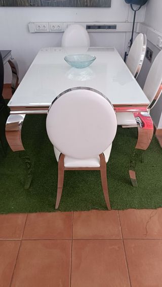 MESA VANGUARDIA DE GRAN ESTILO