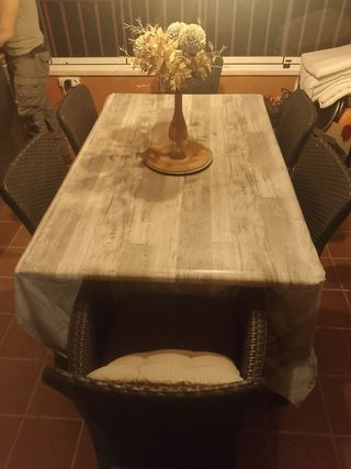 Mesa con sillones de exterior