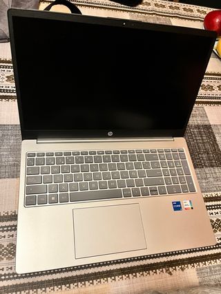 Portátil HP 15-fd0075ns | i5-1335U | 16GB RAM | 512GB SSD | Poco uso