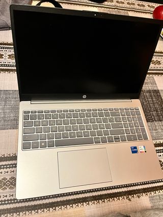 Portátil HP 15-fd0075ns | i5-1335U | 16GB RAM | 512GB SSD | Poco uso