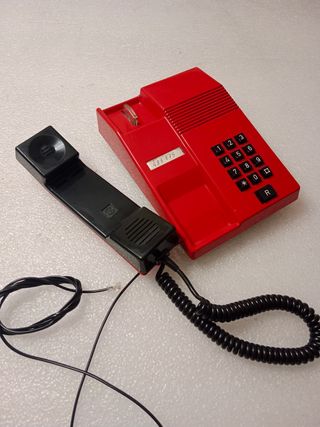 Teléfono vintage Alcatel rojo teclas