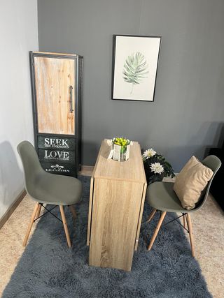 Mesa práctica + 4 sillas estilo nórdicas