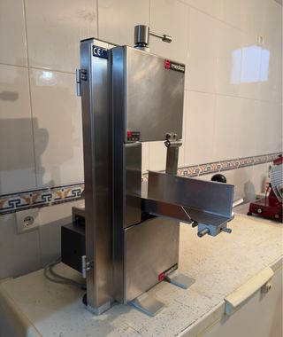 Sierra para huesos / carnes y congelados.
