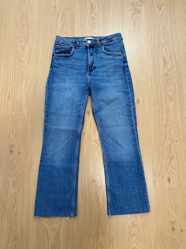 Pantalón flare Zara