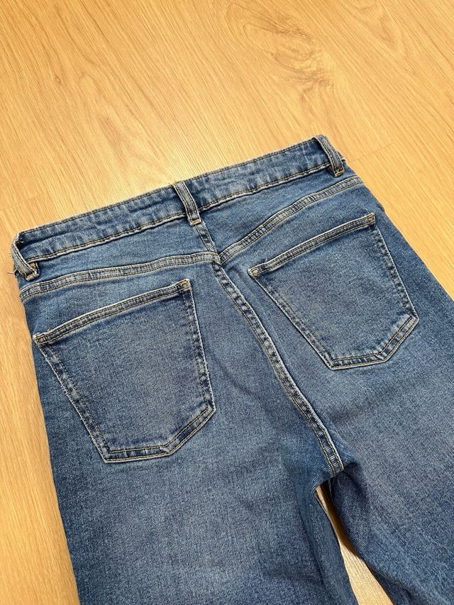 Pantalón flare Zara