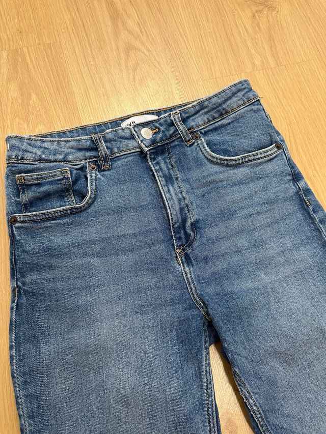 Pantalón flare Zara