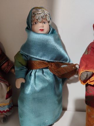 4 bambole di porcellana nuove da collezione 