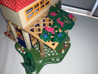 CASA DE PLAYMOBIL CON TODOS LOS ACCESORIOS.